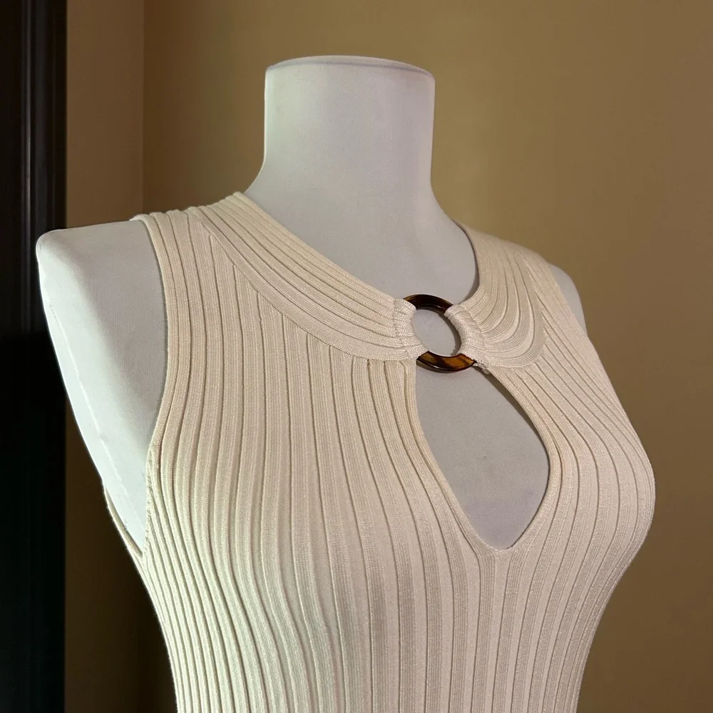 Cache Cream Silk Ribbed Tank Top with Keyhole Detail - Picture 2 of 6